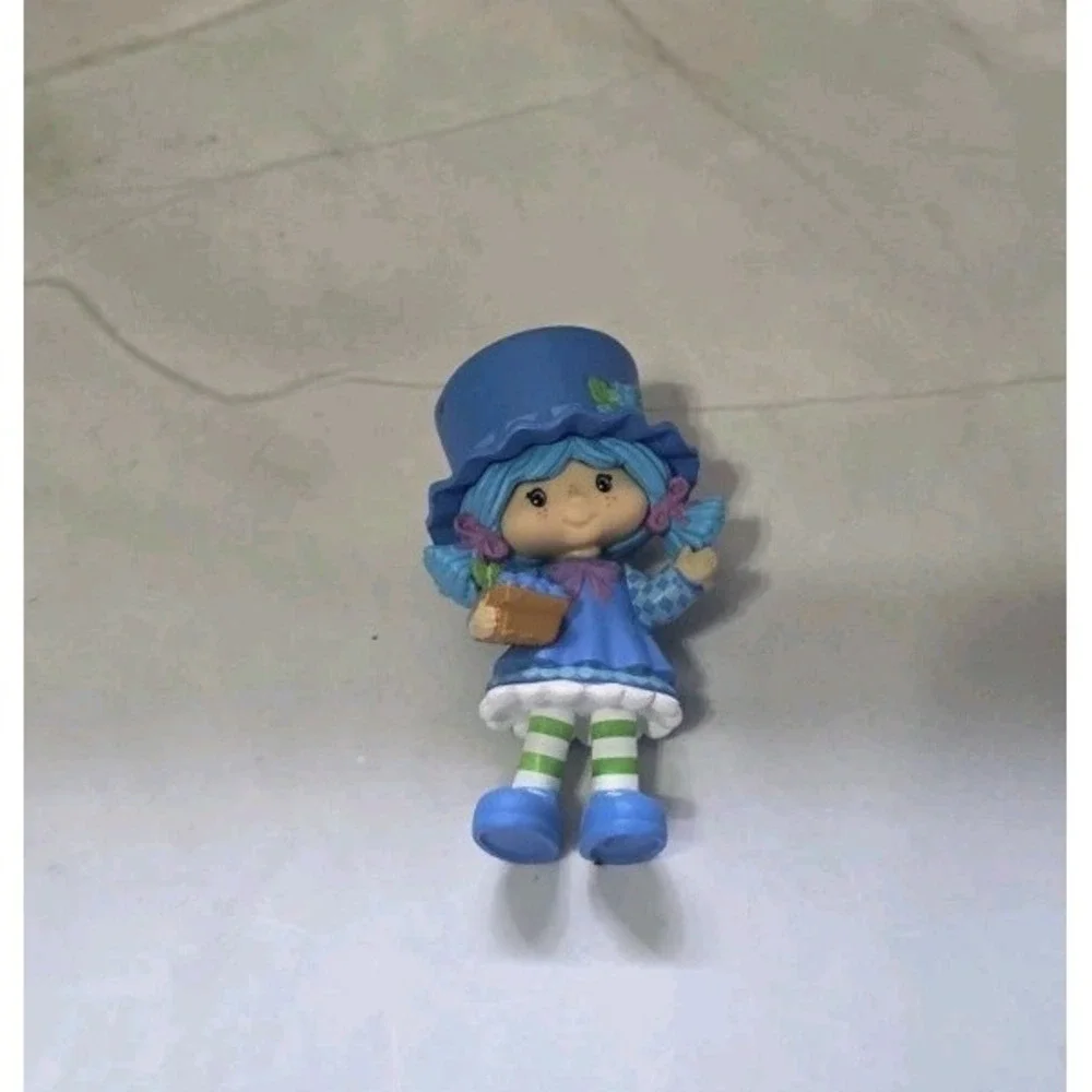 Blueberry Muffin Strawberry Shortcake Series Figurine Approximately 2.5... - Picture 2 of 3